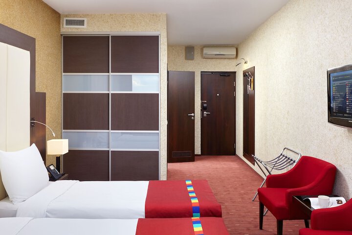 Room 17 of 73