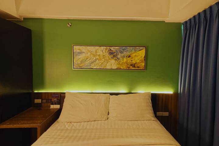 Room 9 of 28