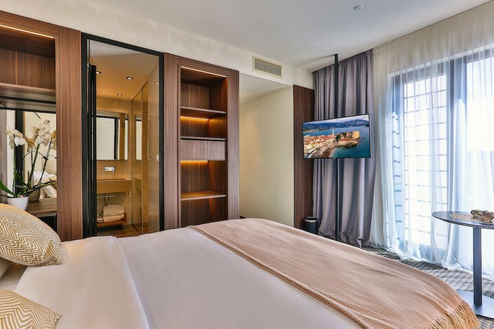 Room 10 of 55