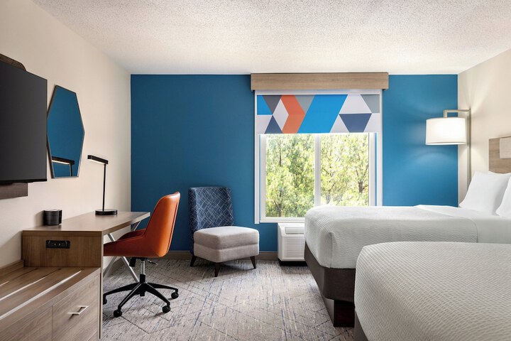1 Queen Bed (14 of 16)