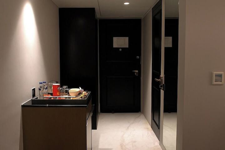 Room 5 of 30
