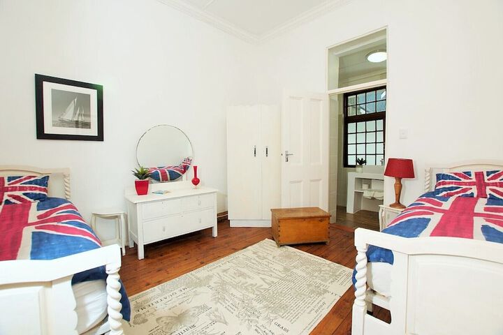 Room 4 of 33