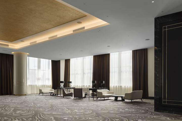 Ballroom/Hall 45 of 54