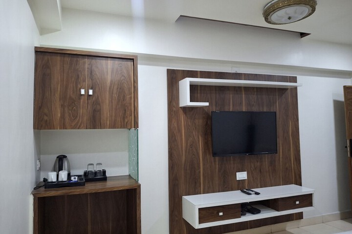 Room 11 of 33