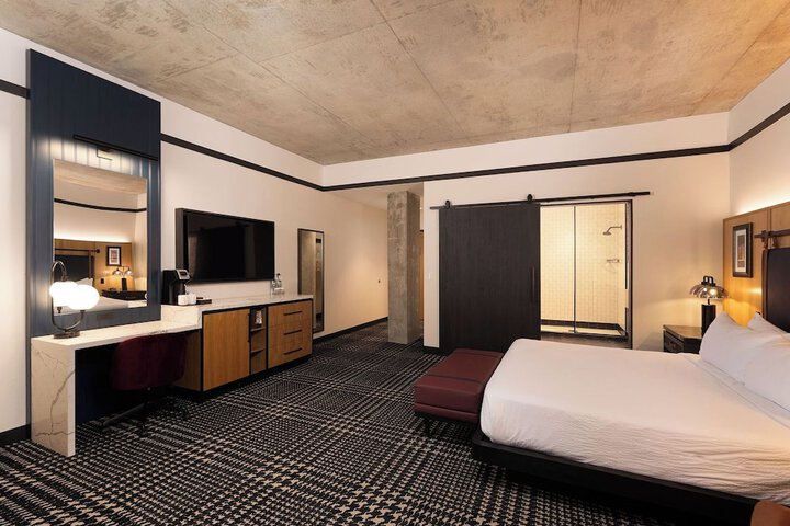 Room 9 of 35