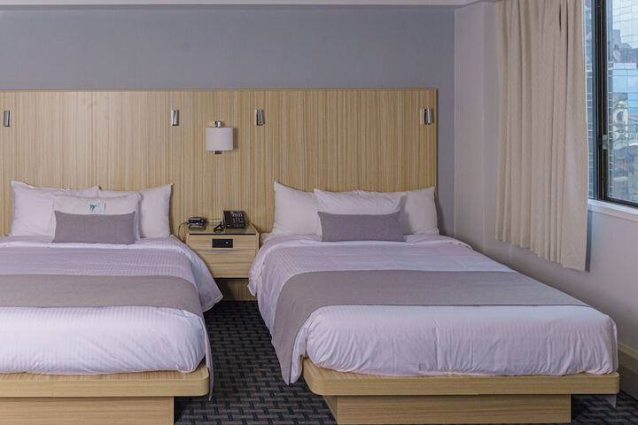 Room 6 of 210