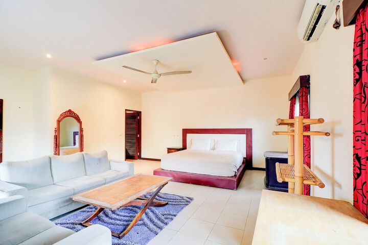 Room 27 of 46
