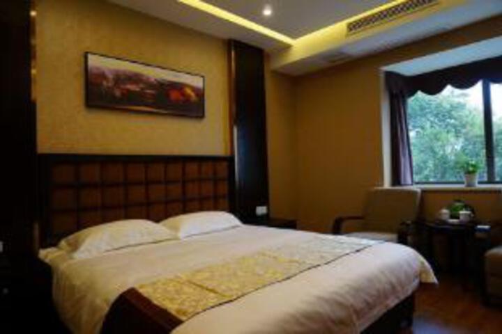 Room 5 of 6