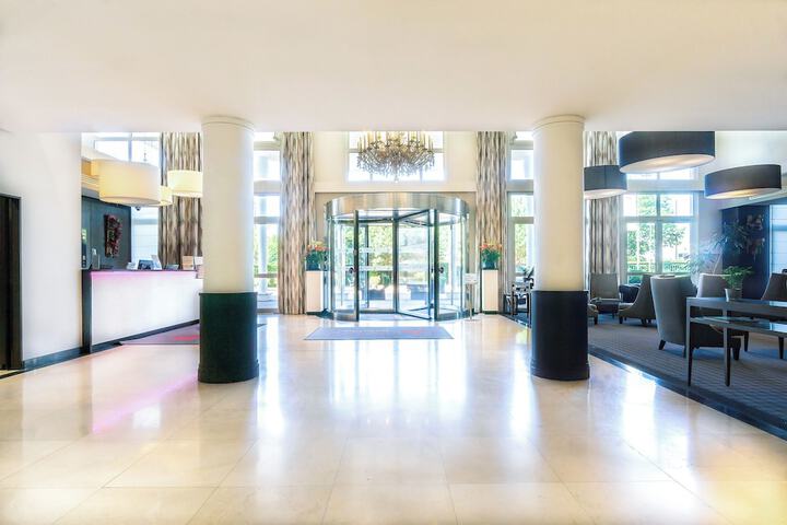 Hotel Interior 4 of 32