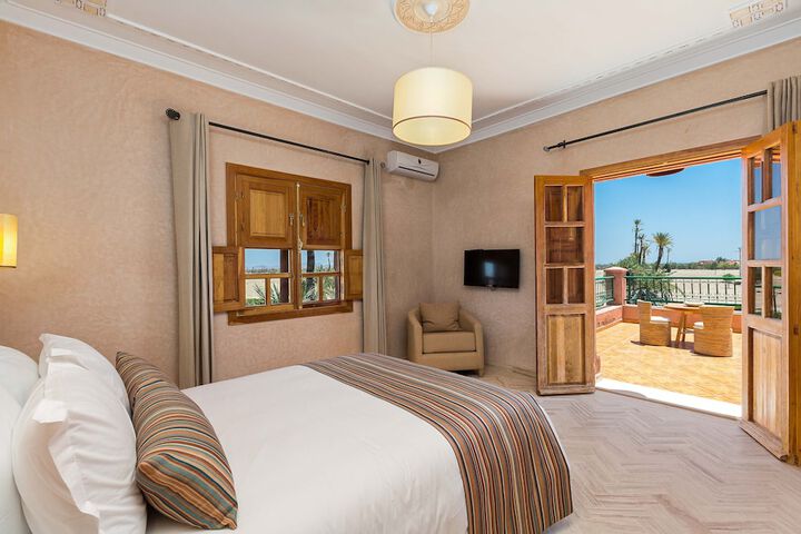 Room 4 of 18