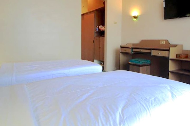 Room 6 of 36