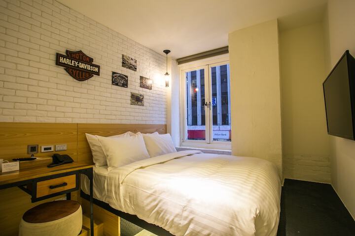 Room 20 of 37