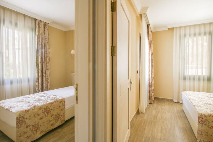 Room 35 of 177
