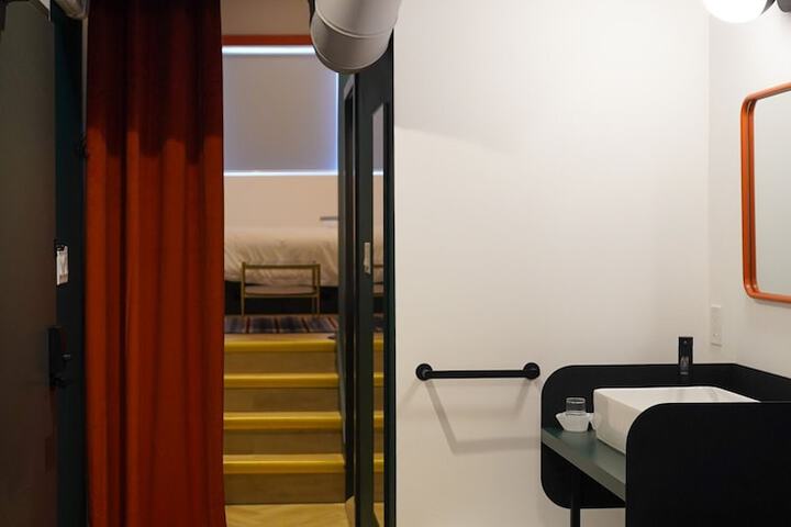 Room 21 of 40