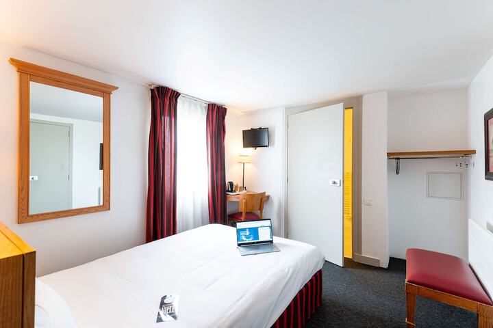 Room 27 of 95