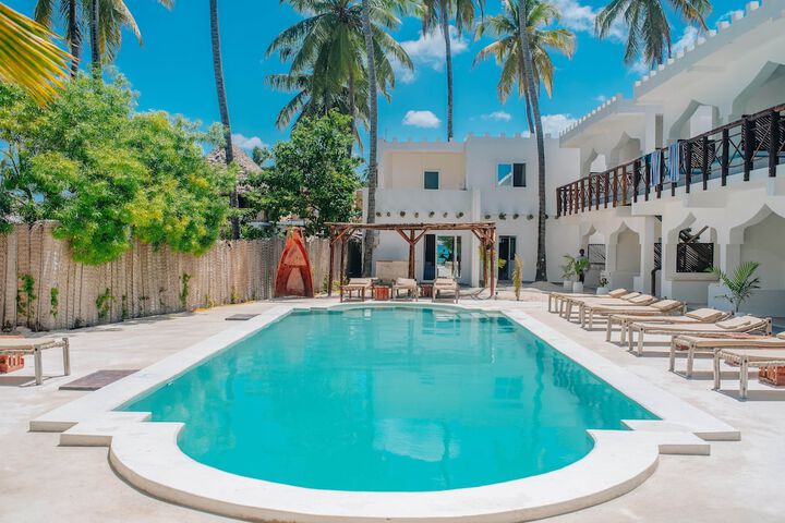 Pool 4 of 8