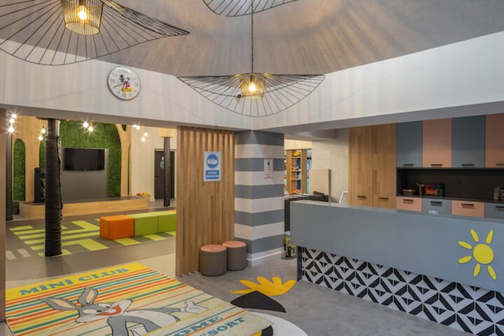 Entrance & Lobby