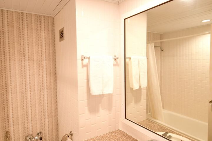 Room 30 of 65
