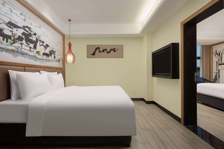 Room 8 of 18