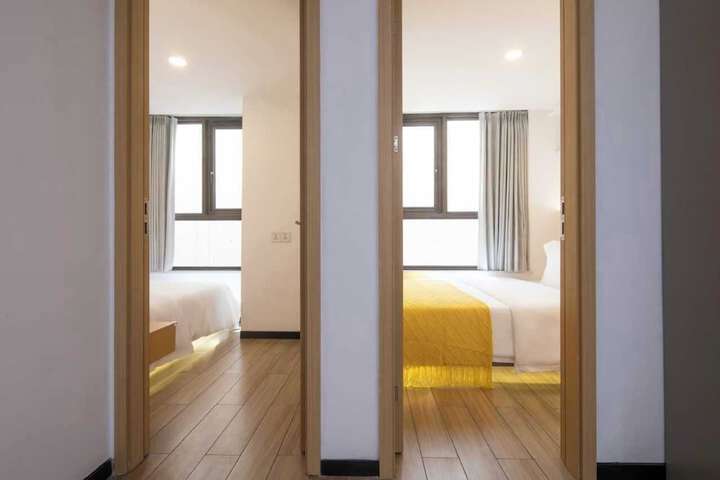 Room 33 of 86