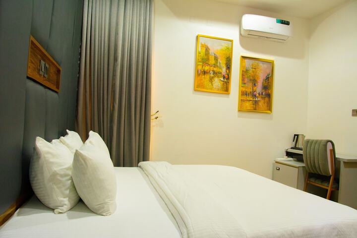 Room 11 of 24