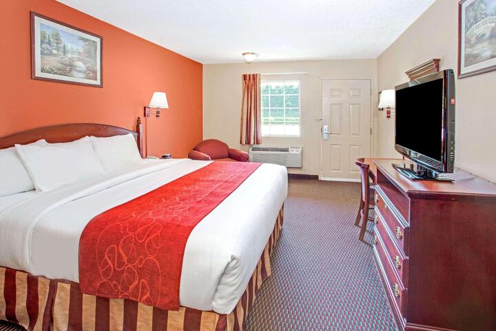 1 King Bed (4 of 12)