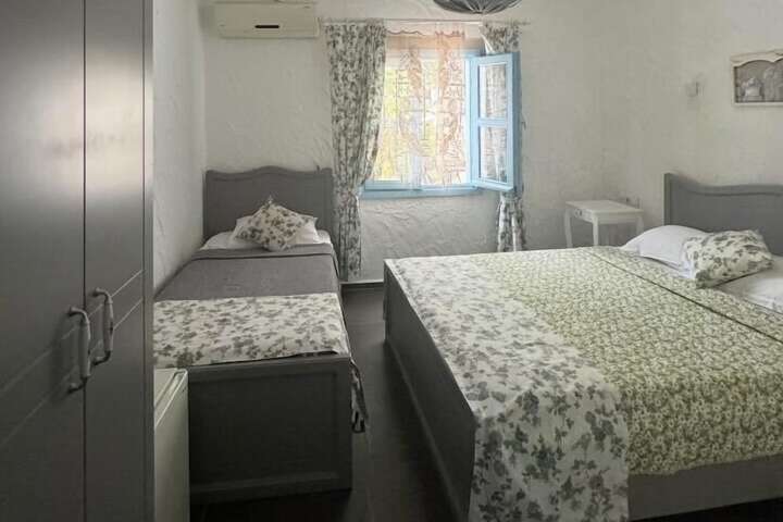 Room 4 of 48