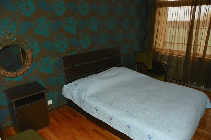 Room 11 of 25