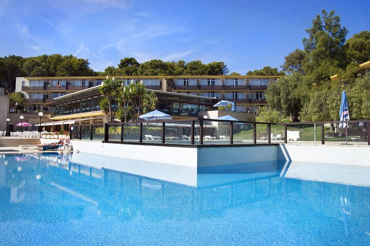 Pools & Facilities