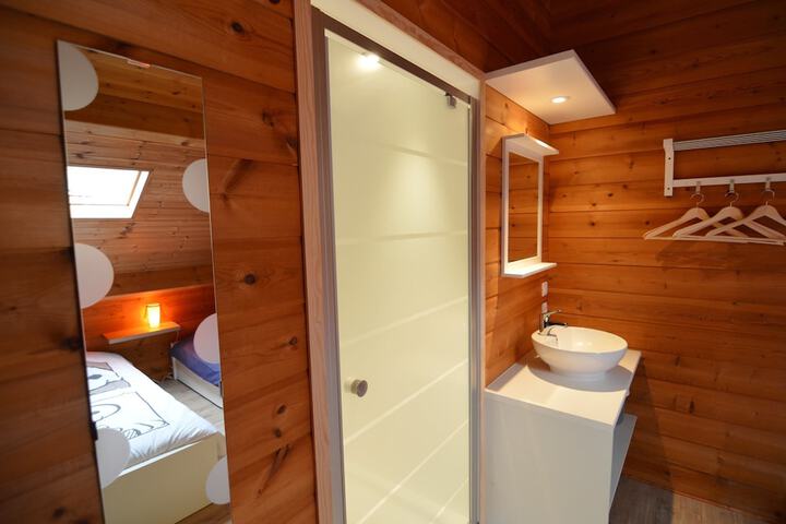 Room 16 of 36