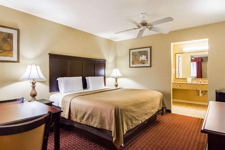 Room 2 of 8