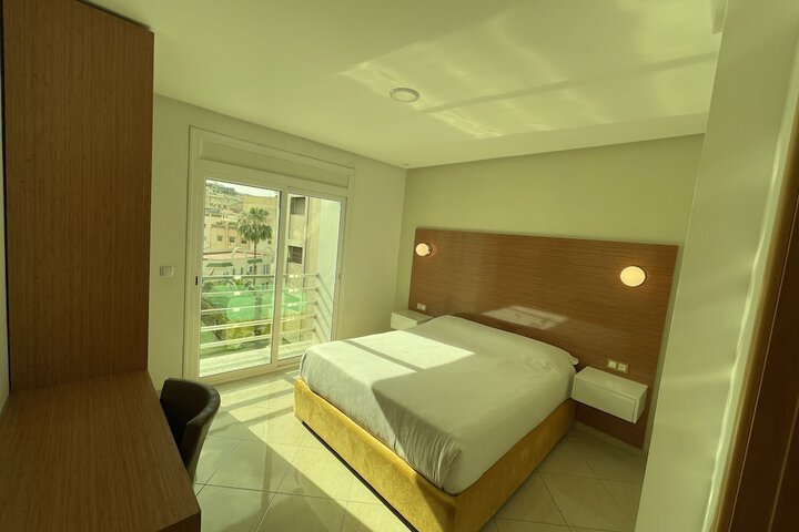 Room 17 of 28