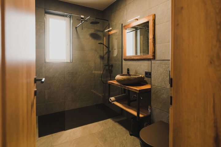 Room 8 of 36