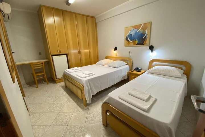 Room 6 of 32