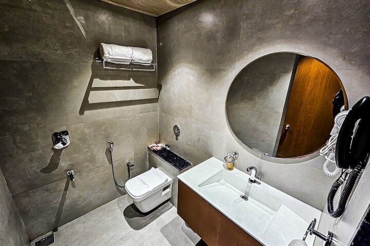 Room 9 of 21