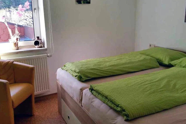 Room 2 of 10