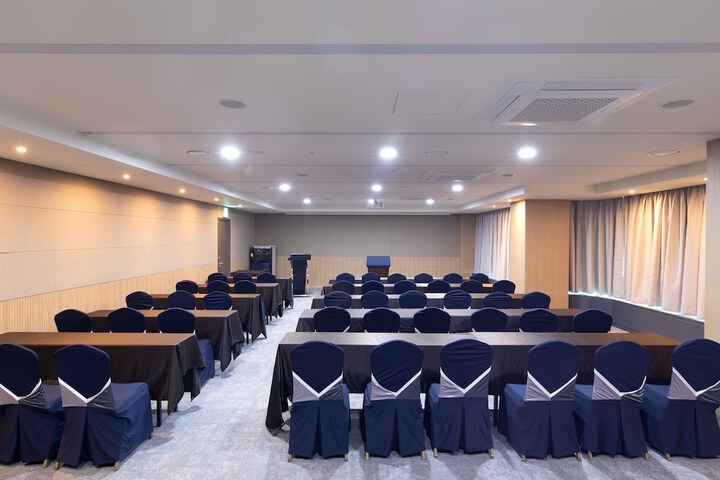Reception hall