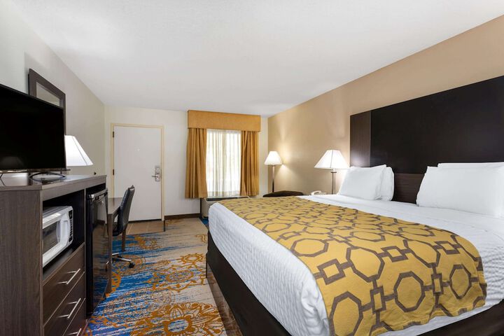 1 King Bed (9 of 10)