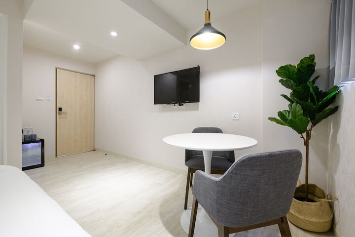 Room 19 of 49