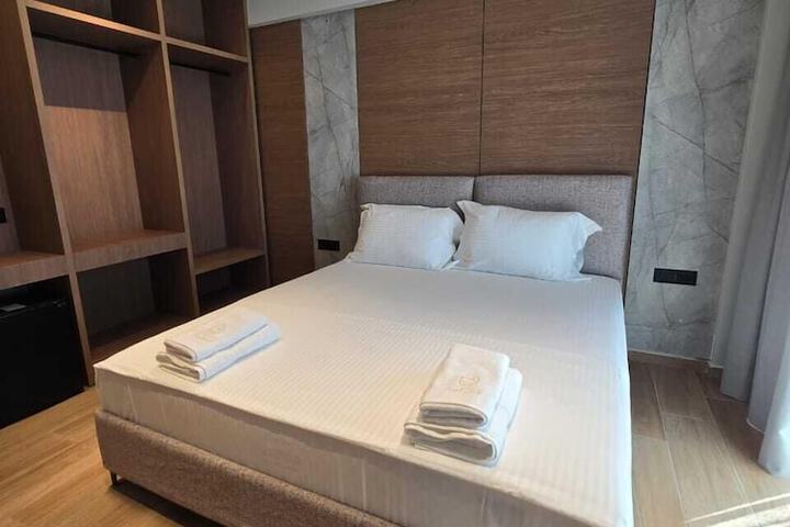 Room 36 of 77