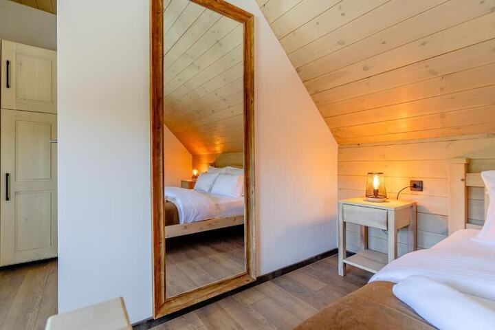Room 14 of 33