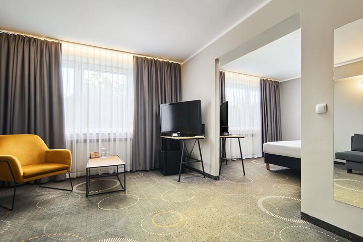 Room 73 of 177