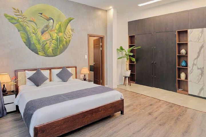 Room 28 of 108