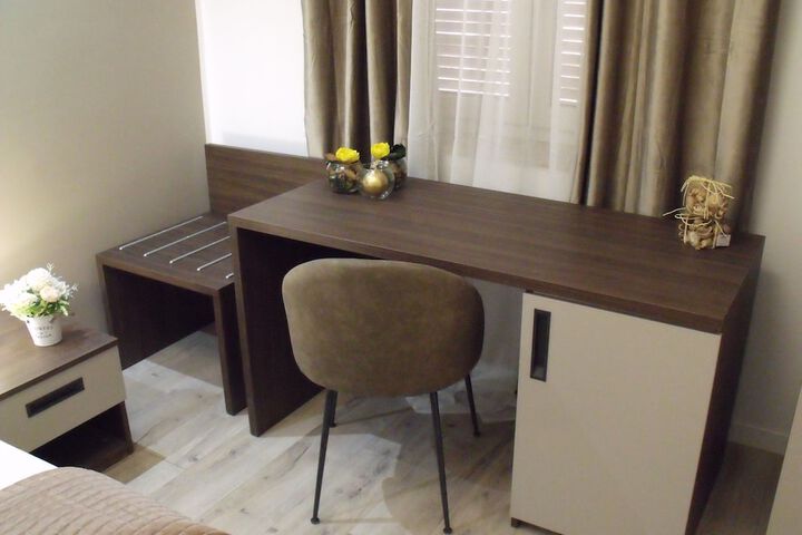 Room 8 of 30