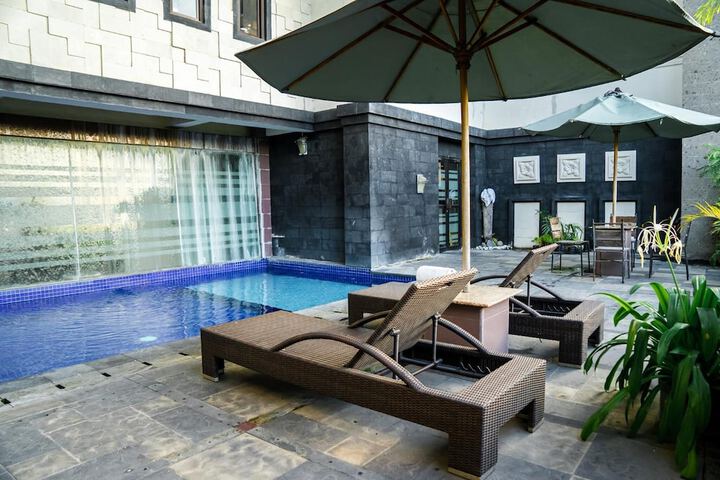 Hotel Pool
