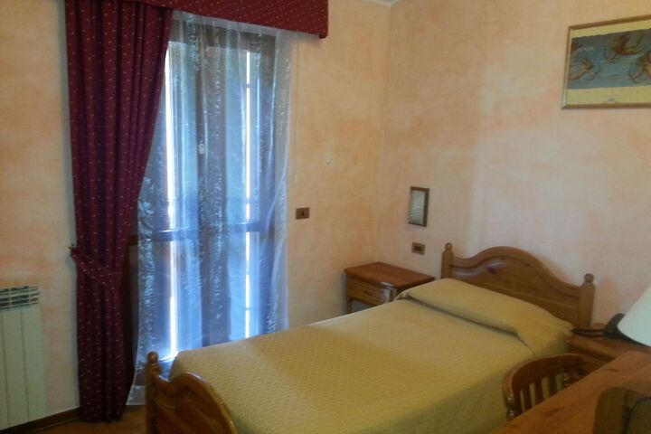 Room 6 of 31