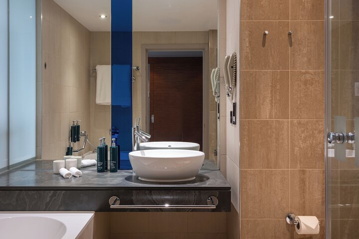 Room 105 of 260