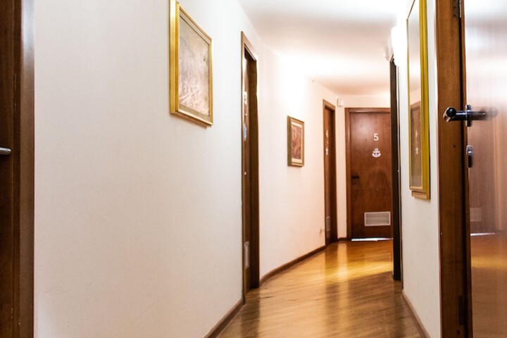 Ballroom/Hall 70 of 80