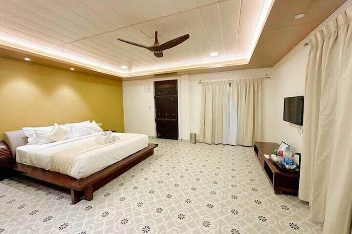 Room 5 of 33