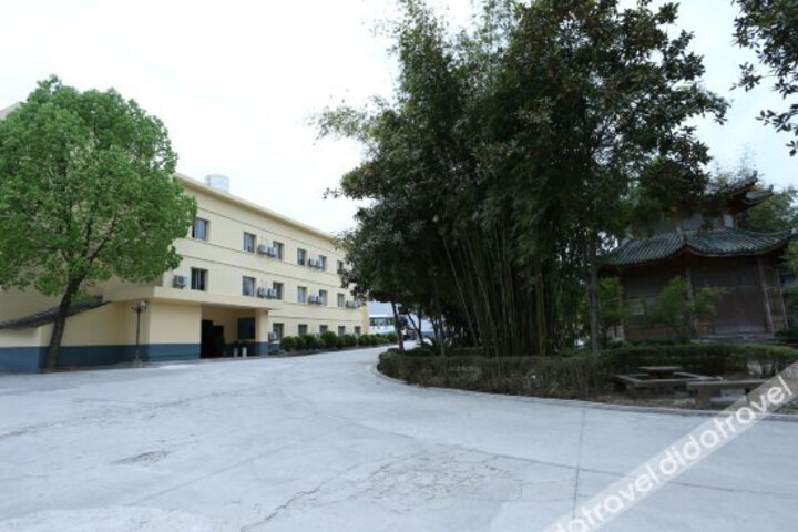 Baofeng Mountain Hotel